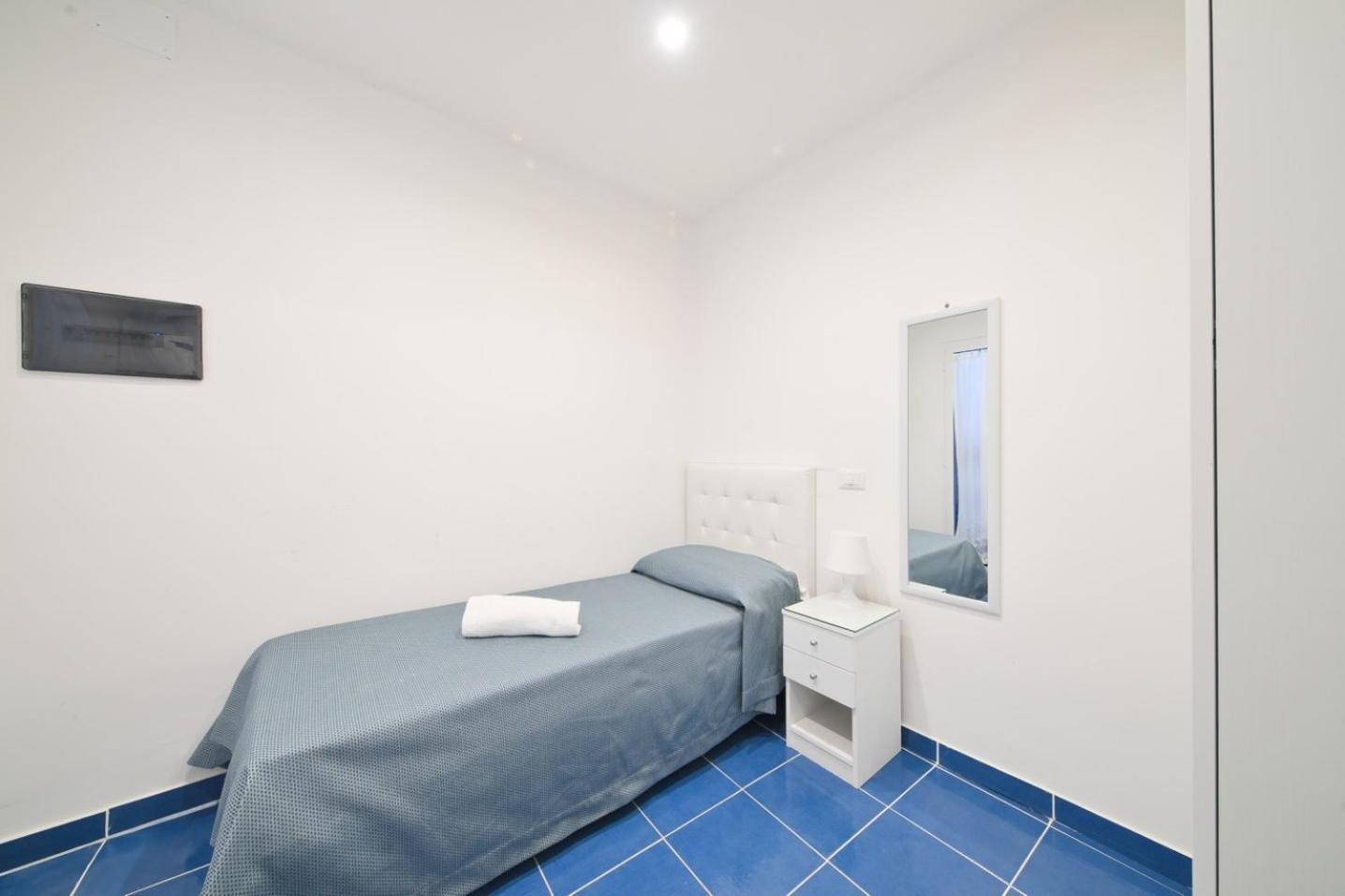 Single Room,1742990716:JPEG
